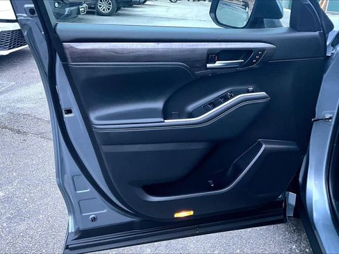 Certified 2022 Toyota Highlander Platinum image 20