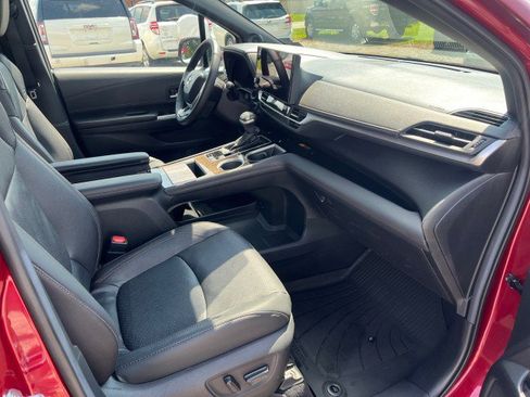 Used 2025 Toyota Sienna Limited AWD/4WD image 22