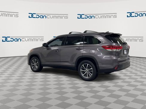 Used 2019 Toyota Highlander XLE FWD image 6