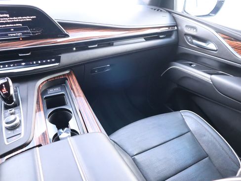 Used 2021 Cadillac Escalade ESV Premium Luxury w/ Driver Assist Tech Package image 32