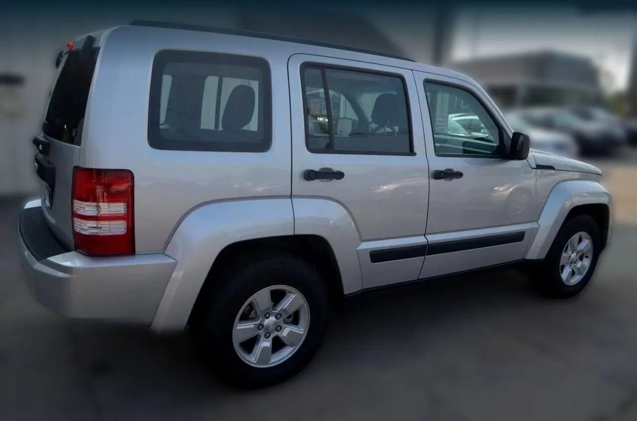 Used 2012 Jeep Liberty Sport RWD image 7