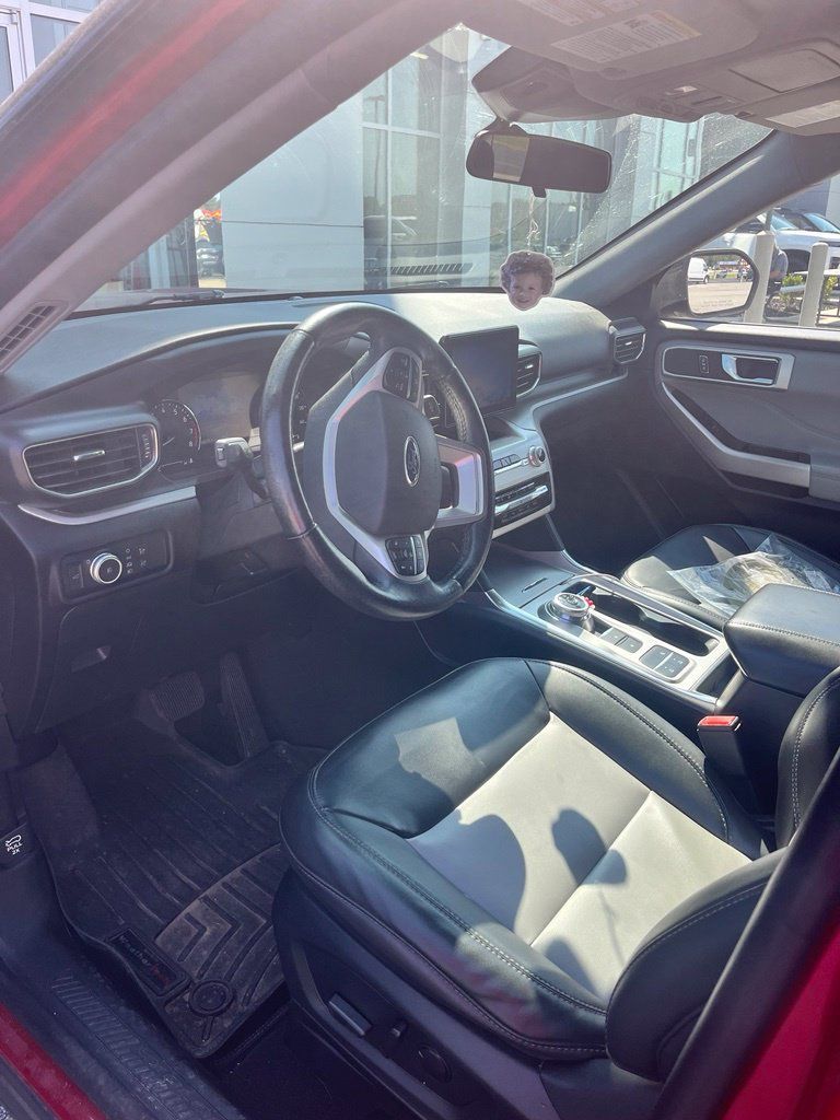 Used 2022 Ford Explorer XLT w/ Equipment Group 202A RWD image 13
