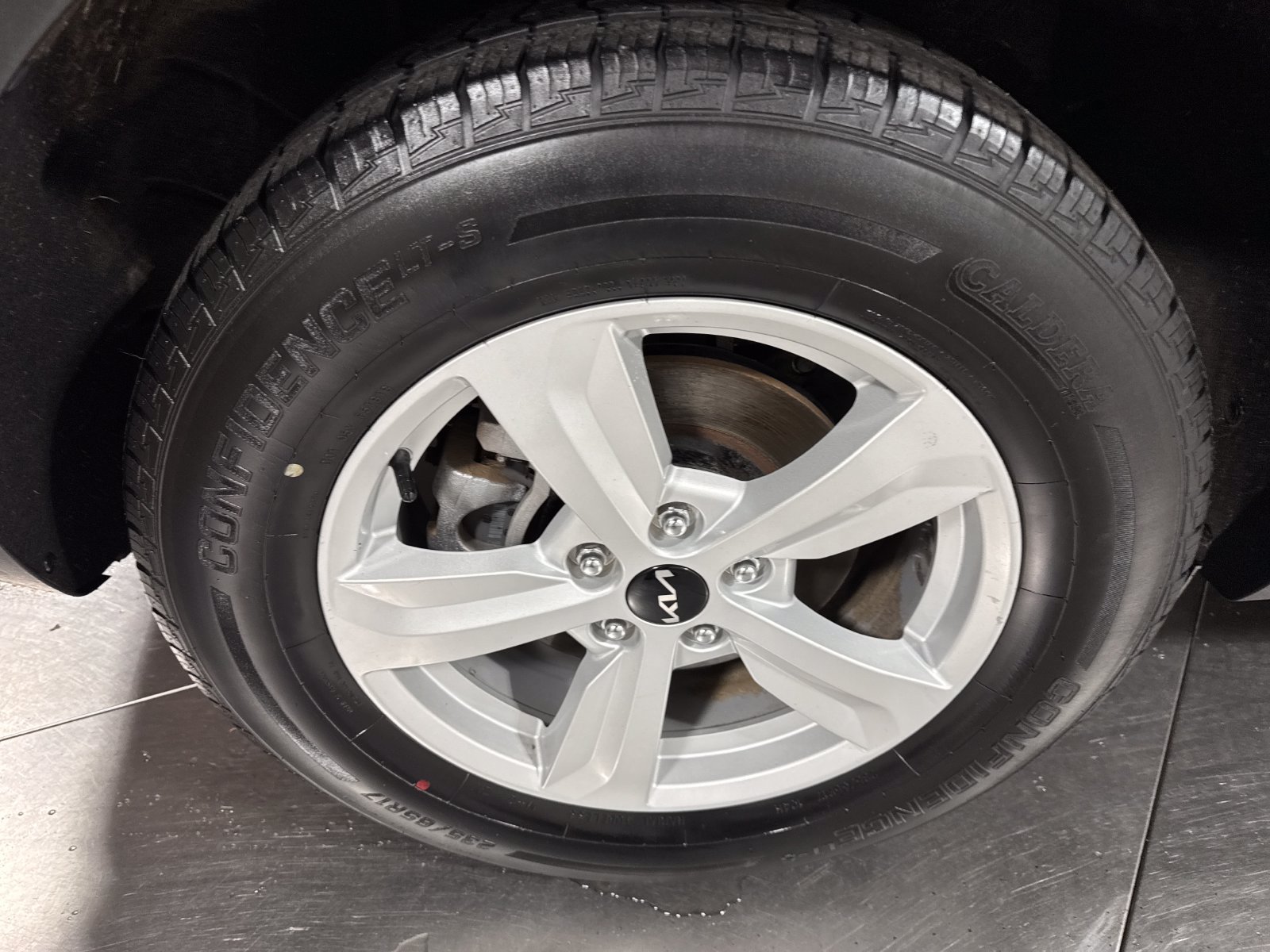 Used 2022 Kia Sorento LX FWD image 12