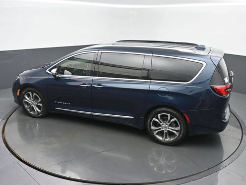 Used 2022 Chrysler Pacifica Pinnacle FWD image 41