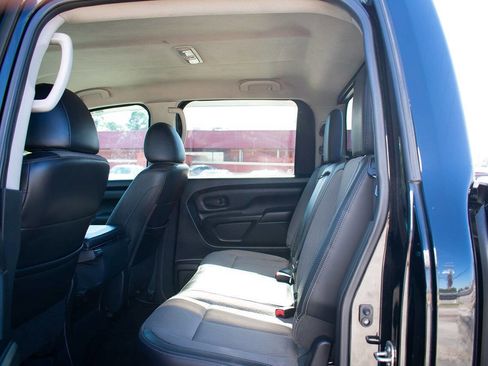 Used 2017 Nissan Titan S image 27