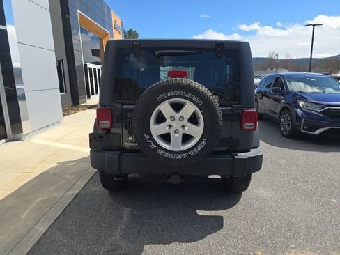 Used 2017 Jeep Wrangler Sport image 5