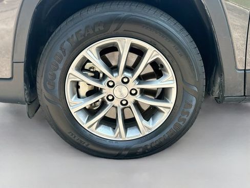 Used 2022 Jeep Cherokee Latitude Lux AWD/4WD image 29