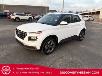 Used 2023 Hyundai Venue SEL video 2