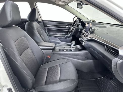 Used 2025 Nissan Altima 2.5 SV FWD image 29