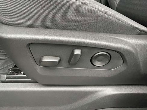 Certified 2025 Chevrolet Silverado 2500 Custom w/ Custom Value Package image 18