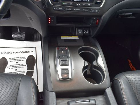 Used 2022 Honda Pilot TrailSport image 18