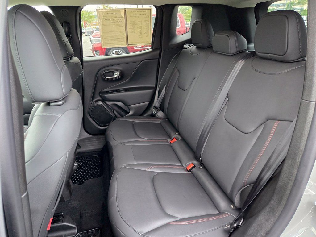 Used 2023 Jeep Renegade Trailhawk w/ Trailhawk Elite Group AWD/4WD image 31