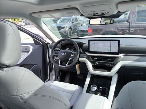 New 2026 Ford Explorer Platinum w/ LUX Leather Package AWD/4WD image 25
