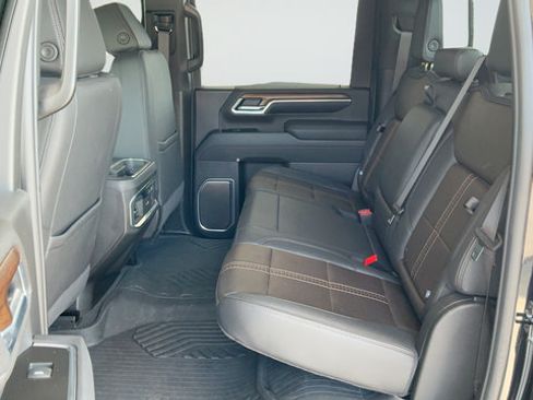 Used 2025 Chevrolet Silverado 2500 High Country w/ High Country Premium Package AWD/4WD image 21