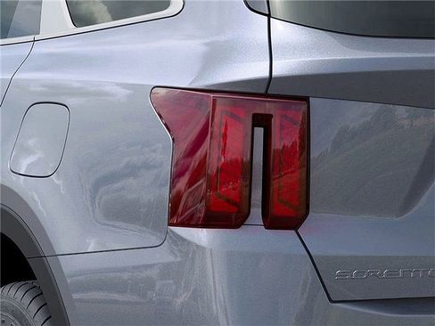 Certified 2025 Kia Sorento S w/ Panoramic Sunroof Package image 11