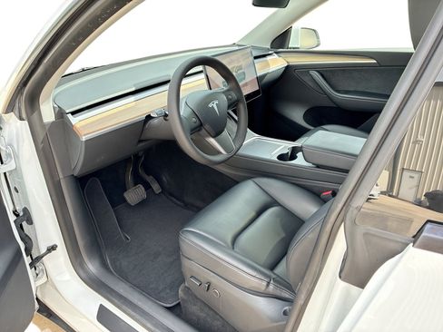 Certified 2023 Tesla Model Y Long Range AWD/4WD image 9