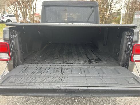 Used 2021 Jeep Gladiator Willys image 23