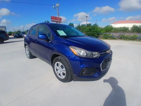 Used 2017 Chevrolet Trax LS FWD image 3