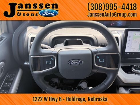 Used 2025 Ford Expedition Active AWD/4WD image 22