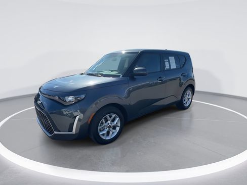 Used 2025 Kia Soul LX w/ LX Technology Package FWD image 4