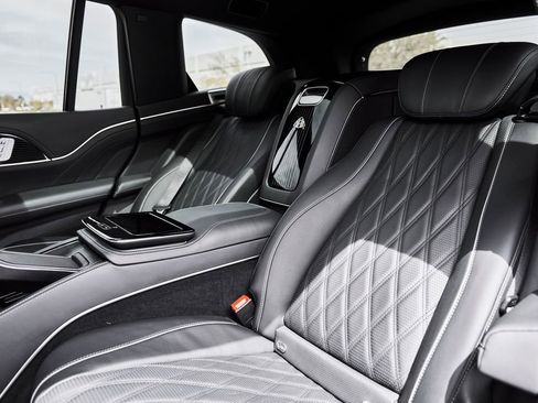 Used 2024 Mercedes-Benz Maybach GLS 600 4MATIC image 43