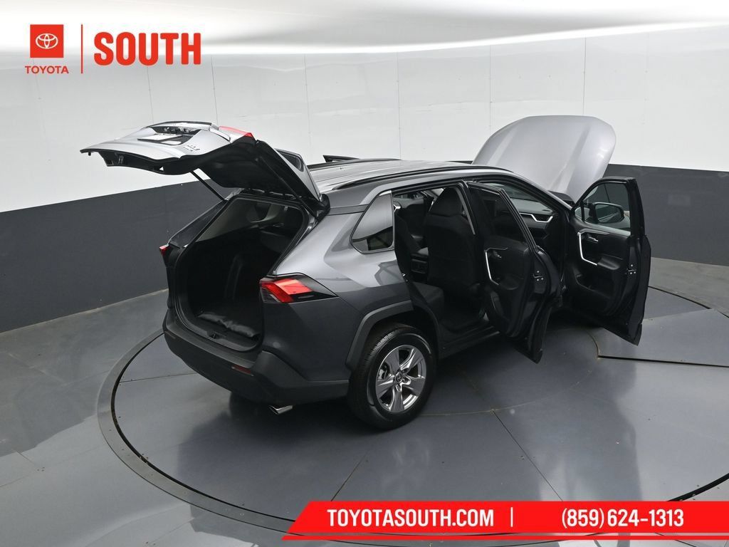 Used 2025 Toyota RAV4 XLE AWD/4WD image 52