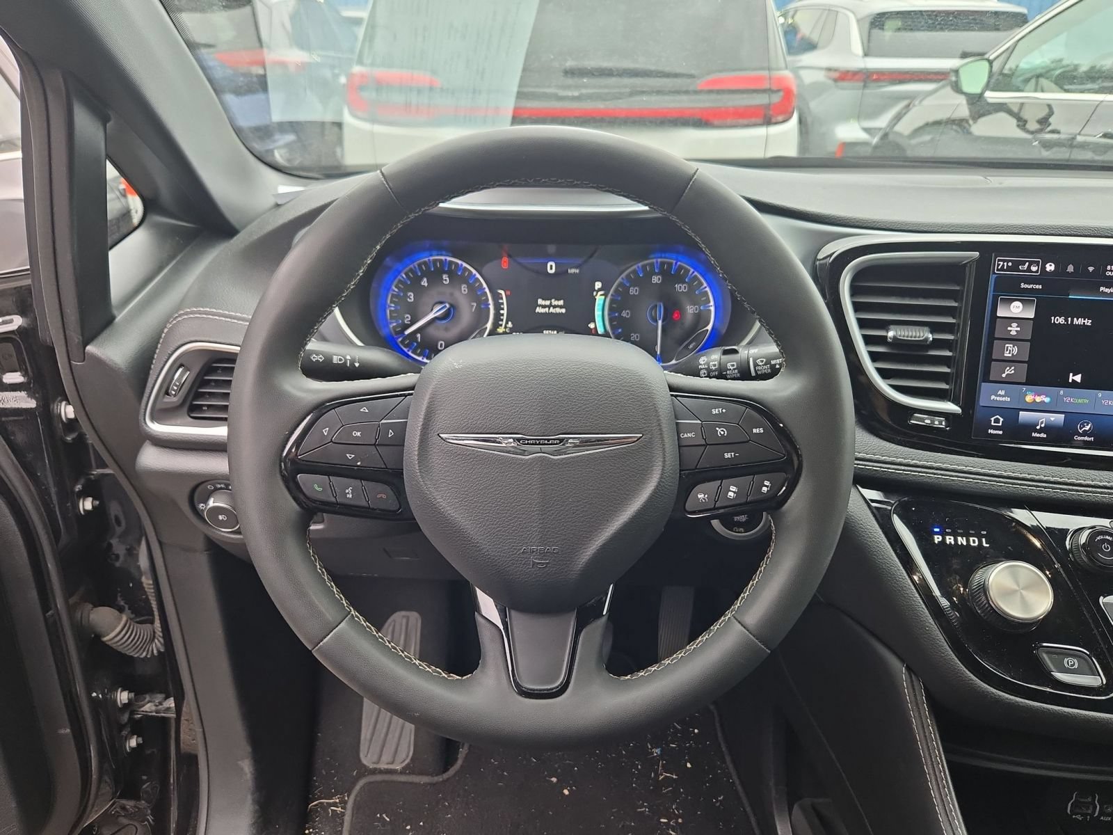 Used 2025 Chrysler Pacifica Limited FWD image 15