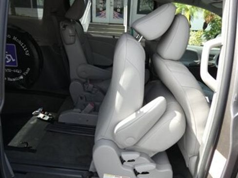 Used 2017 Toyota Sienna XLE FWD image 55