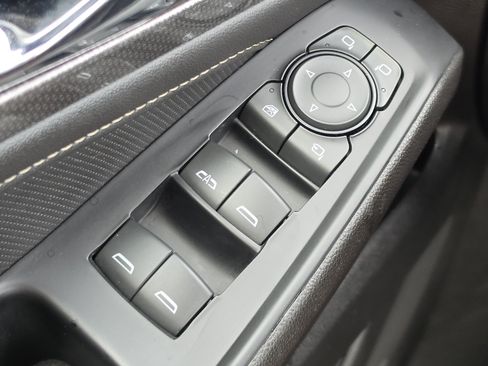 Used 2023 Chevrolet Traverse Premier FWD image 12