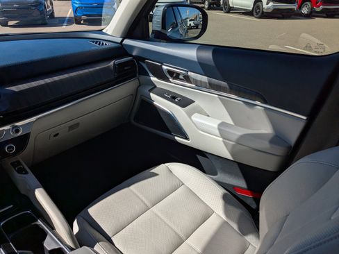 Used 2024 Kia Telluride SX w/ Towing Package image 19