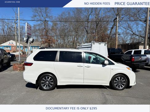 Used 2019 Toyota Sienna XLE image 5