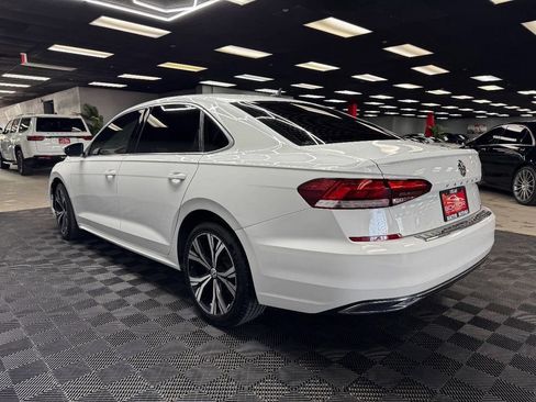 Used 2021 Volkswagen Passat 2.0T SE FWD image 11