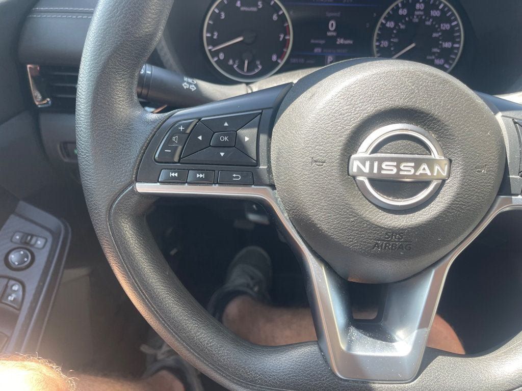 Used 2024 Nissan Sentra SV FWD image 14