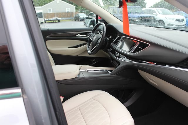 Used 2024 Buick Enclave Avenir w/ Avenir Technology Package AWD/4WD image 6