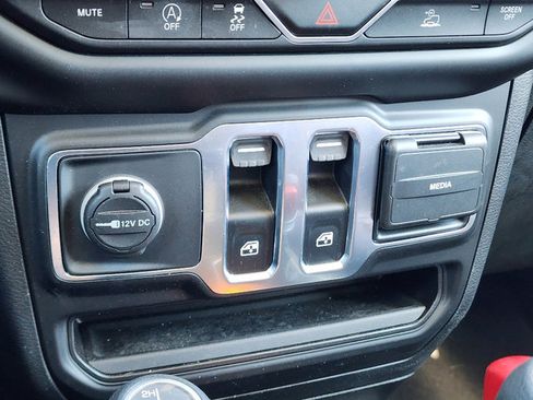 Used 2021 Jeep Wrangler Sport S image 13