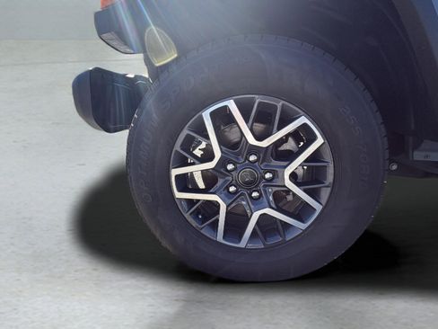 Used 2024 Jeep Wrangler Sahara image 17