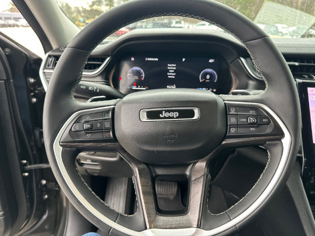 Used 2023 Jeep Grand Cherokee L Limited AWD/4WD image 31