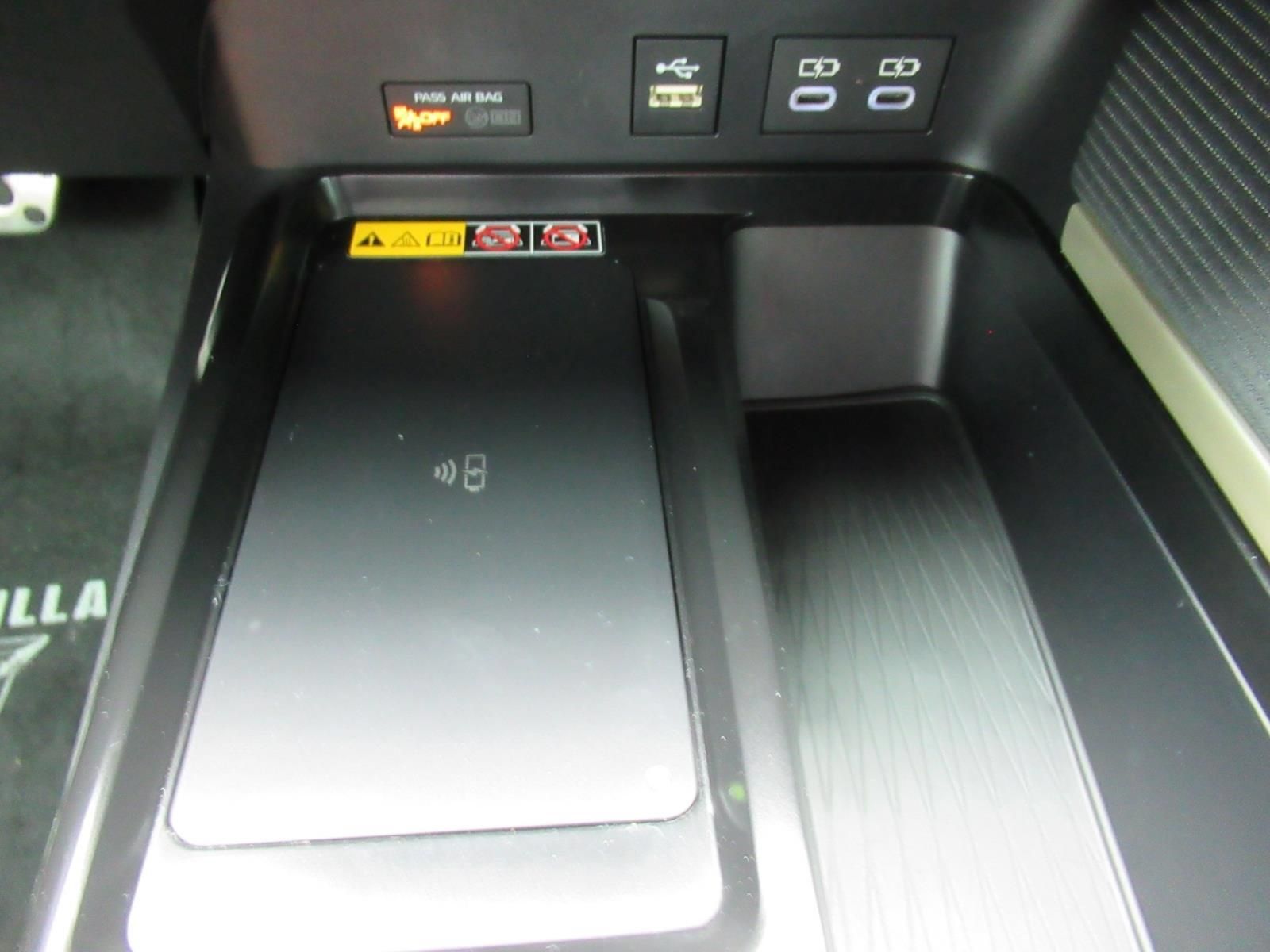 Used 2026 Toyota Camry Hybrid FWD image 26