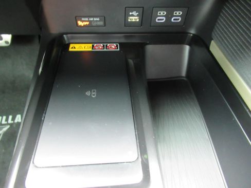 Used 2026 Toyota Camry Hybrid FWD image 26