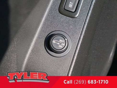 Used 2023 Chevrolet Equinox Premier FWD image 22