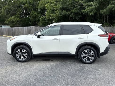 Used 2023 Nissan Rogue SV w/ SV Premium B Package FWD image 2