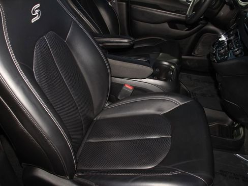 Used 2023 Chrysler Pacifica Touring-L w/ Uconnect Theater Family Group FWD image 30