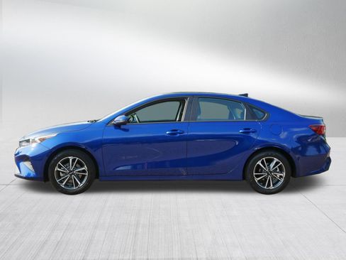 Used 2023 Kia Forte LXS w/ LXS Technology Package FWD image 4