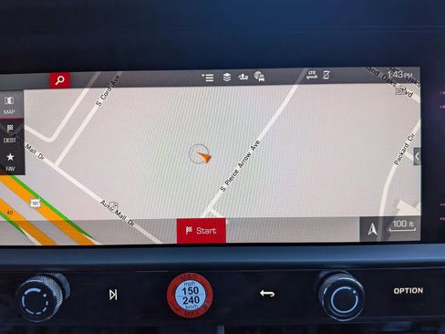 Certified 2025 Porsche Macan AWD/4WD image 19