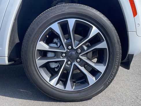 Certified 2022 Jeep Grand Cherokee Overland w/ Luxury Tech Group IV image 9