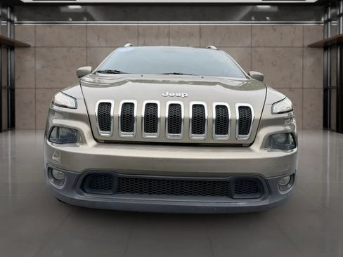 Used 2017 Jeep Cherokee Latitude w/ Safety/Convenience Group FWD image 3