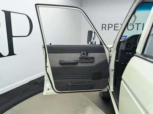 Used 1988 Toyota Land Cruiser AWD/4WD image 19