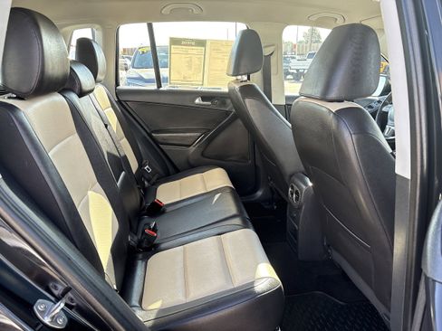 Used 2017 Volkswagen Tiguan S image 32