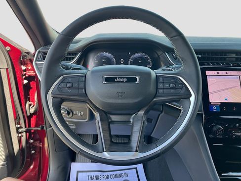 Used 2025 Jeep Grand Cherokee Limited w/ Luxury Tech Group II AWD/4WD image 11