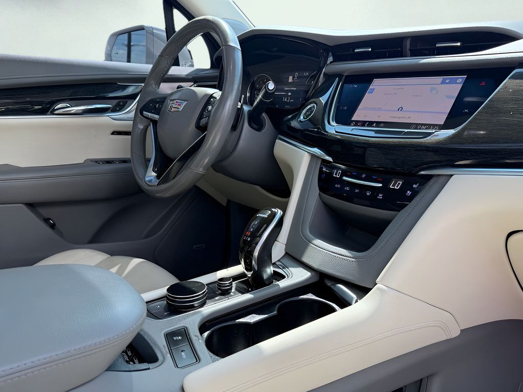 Used 2020 Cadillac XT6 Premium Luxury FWD image 32